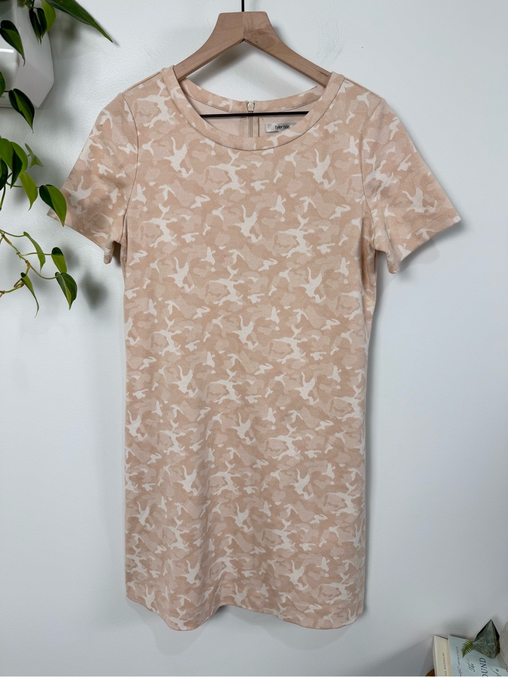 Tyler Boe Beige Abstract Camo Knit Shift Dress Short Sleeve Small Preppy Resort